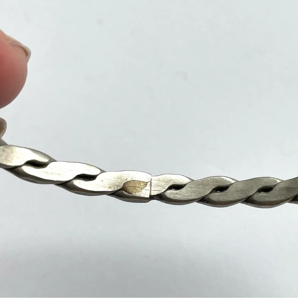 Pair of vintage unmarked sterling? flat twist link Mexico bangle bracelets